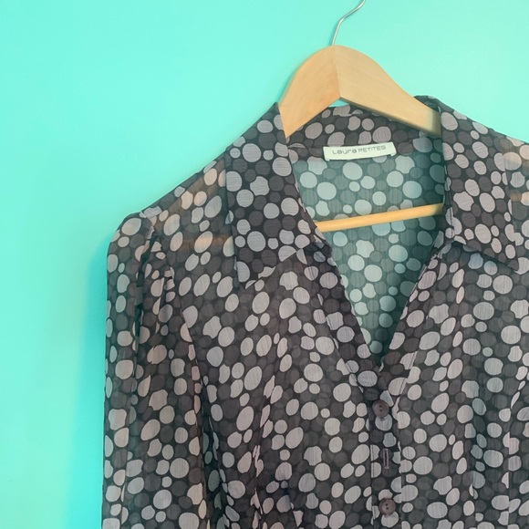 Women’s Top - Button-Down Shirt - Picture 3 of 9